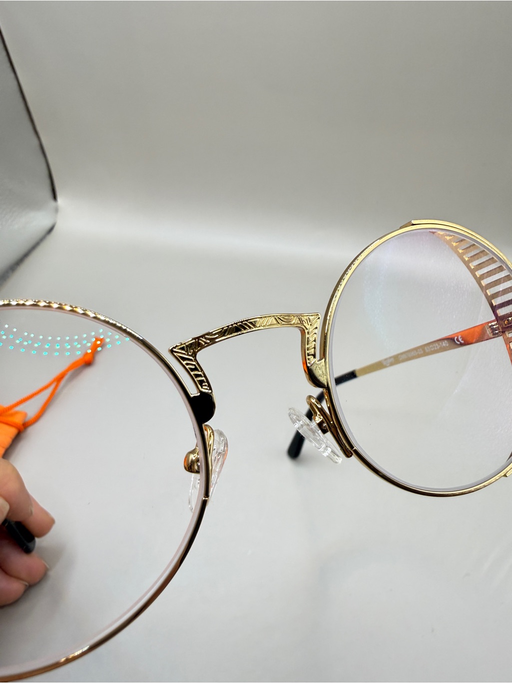Vooglam Round Gold Metal Frame Glasses, Unknown Prescription — image 5 of 7